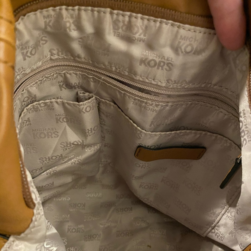 NWOT MICHAEL KORS CAMEL LEATHER BUCKET BAG - Picture 3 of 5